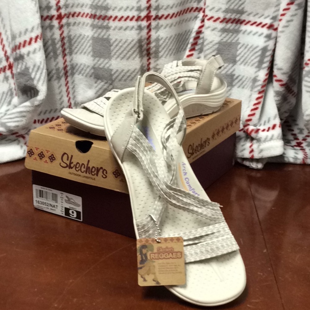 Skechers women’s Reggae Cup oh snap! Sandals